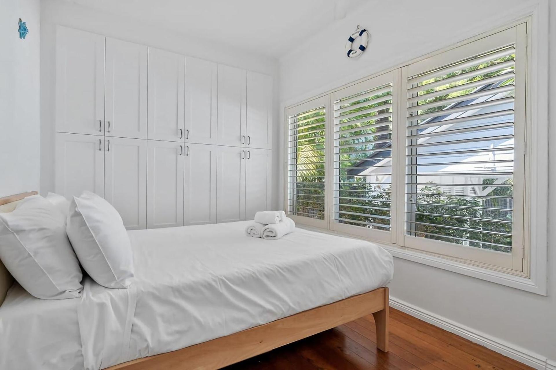 Tennis Courts Pool Sauna Avalon * Sydney