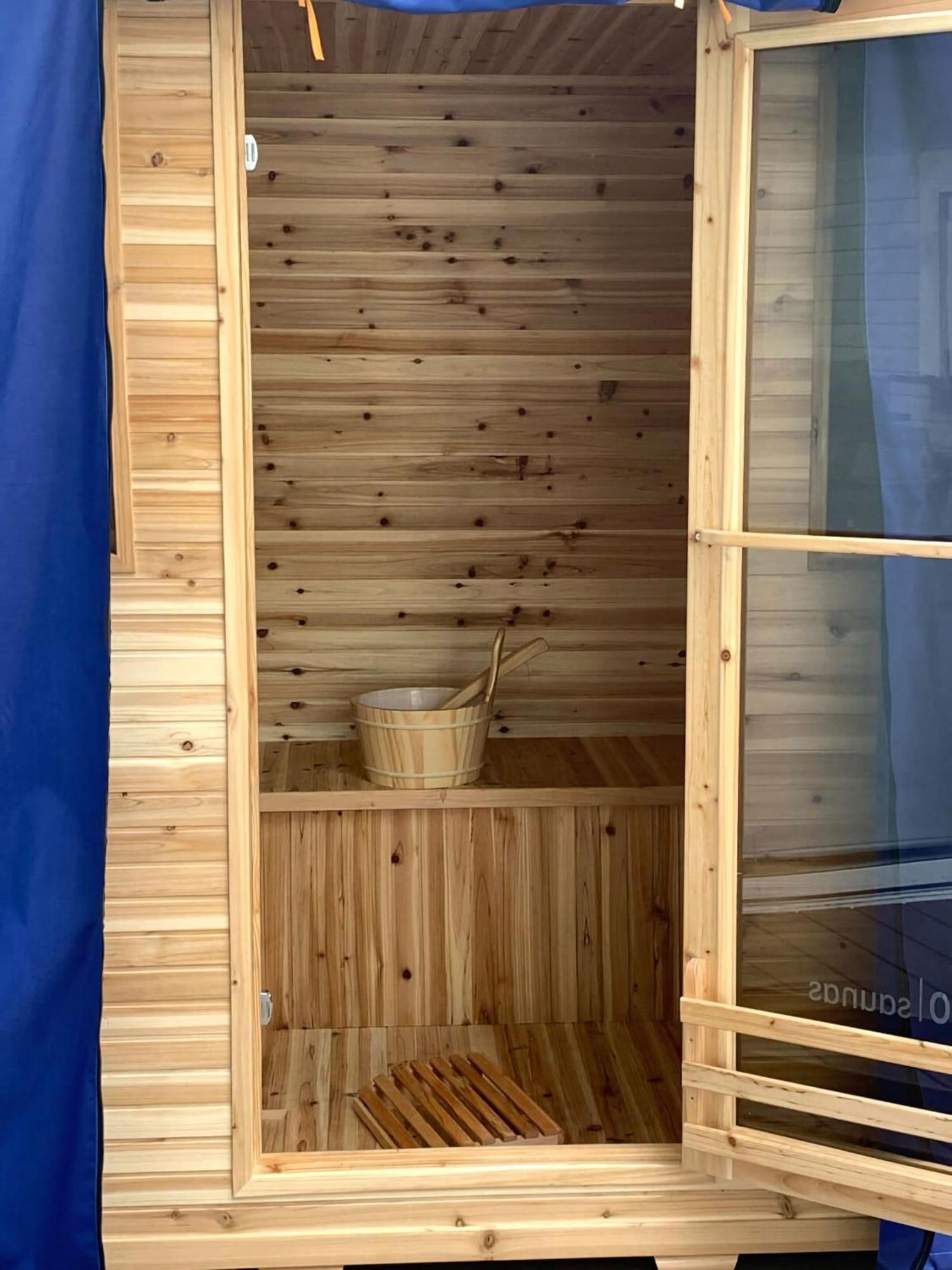 Tennis Courts Pool Sauna Avalon *