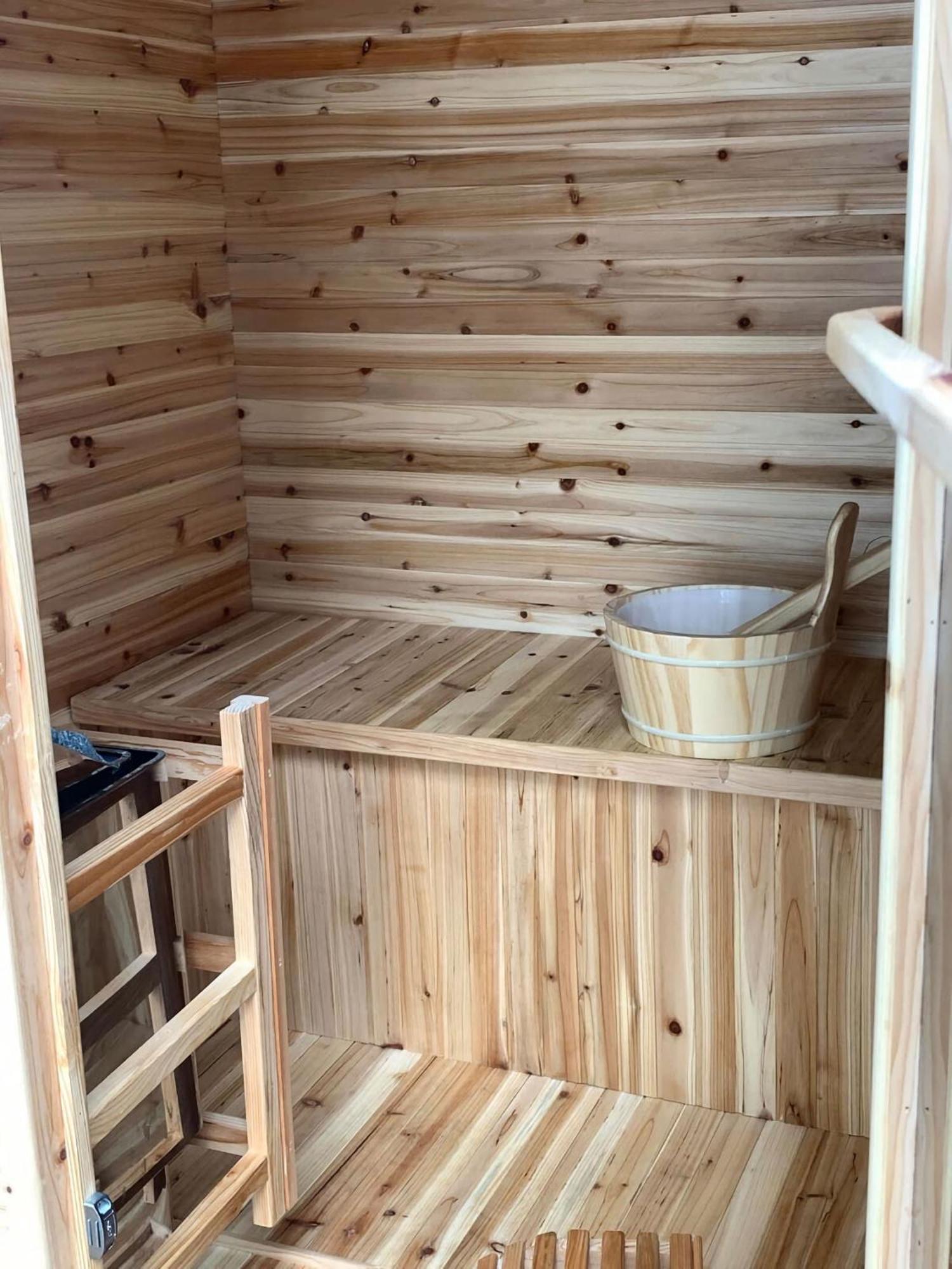 Tennis Courts Pool Sauna Avalon Apartment *
